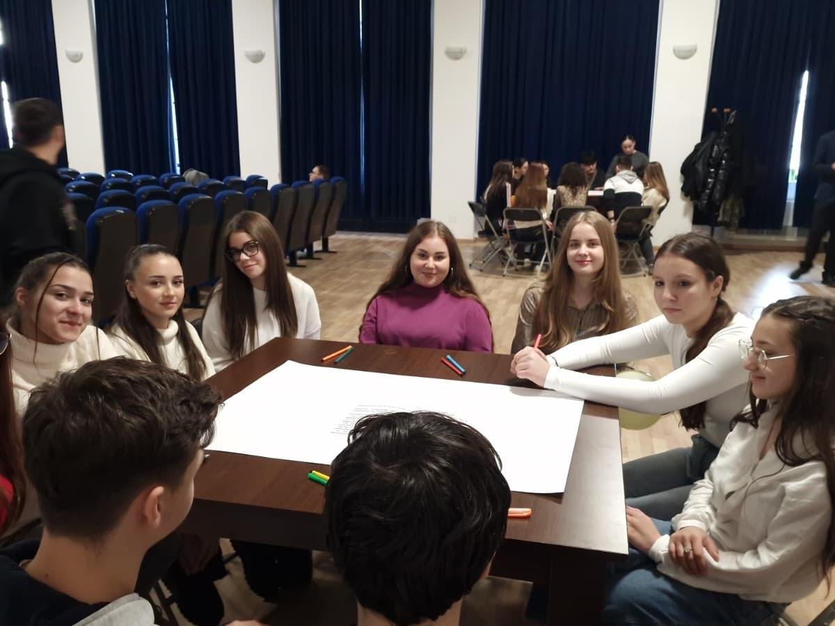 Discuții despre sănătate mintală cu tinerii din&nbsp;Mehedinți