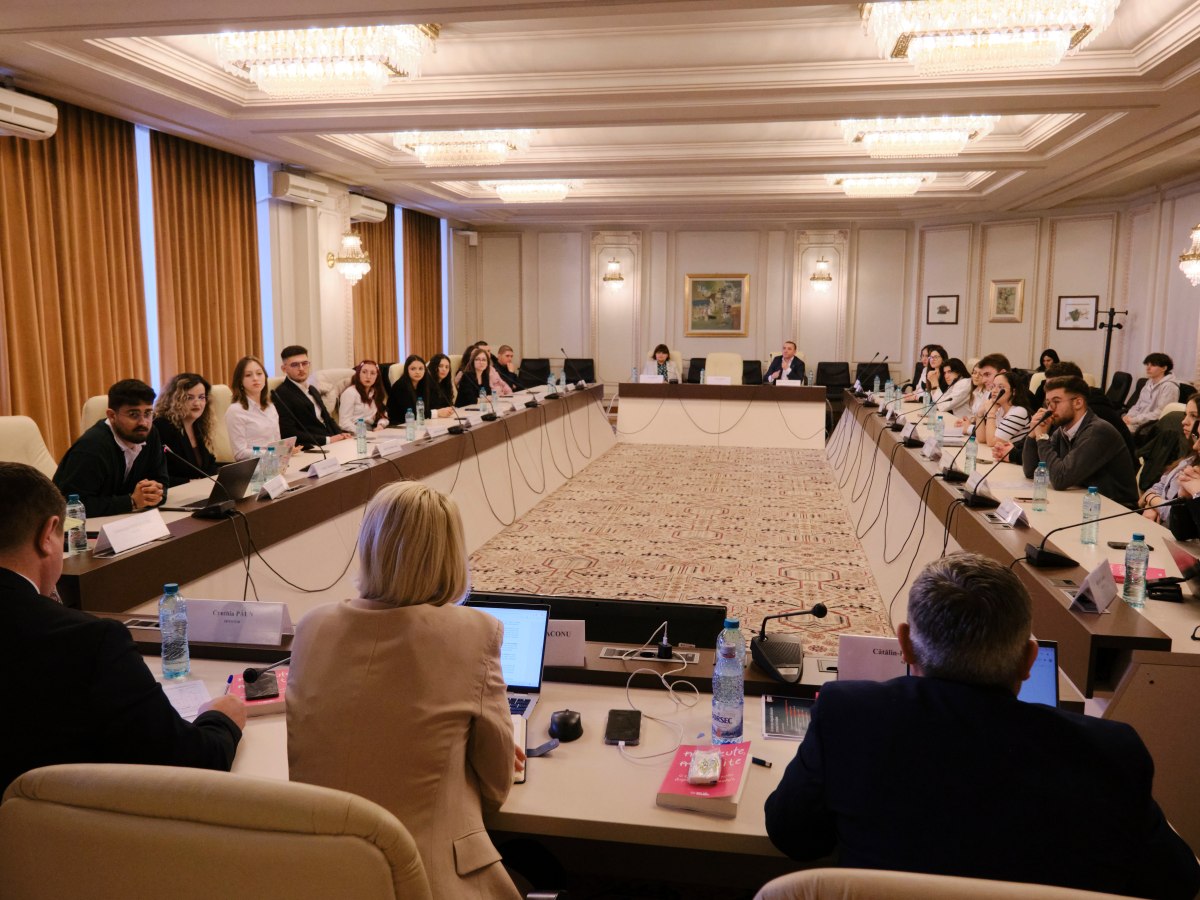 Tinerii din mediul rural au prezentat raportul privind accesul la sănătate mintală în&nbsp;Parlament